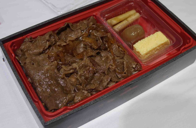 すき家、17日から『黒毛和牛弁当』を販売開始