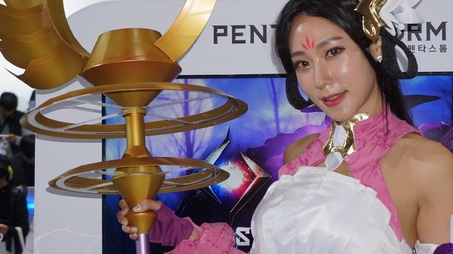 【G-STAR 2016】ネコミミ美女から武装美女まで…釜山から2日目の様子をお届け