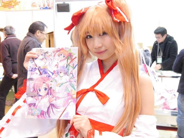 【コミケ91】企業ブースを彩った美女たちを写真100枚でお届け！