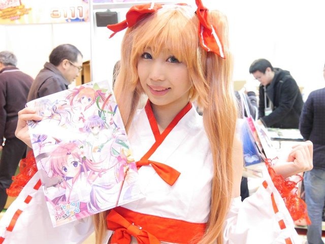 【コミケ91】企業ブースを彩った美女たちを写真100枚でお届け！