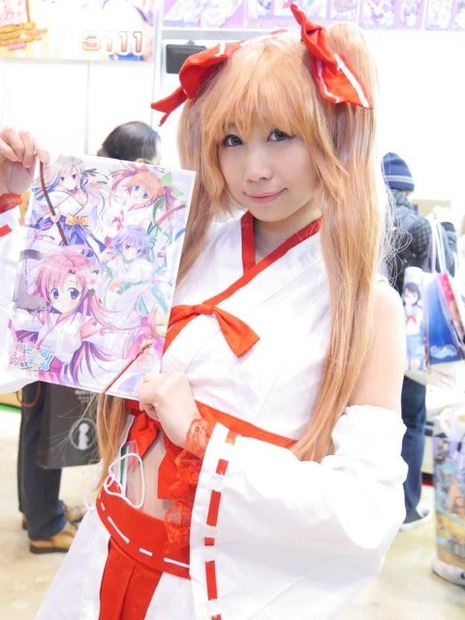 【コミケ91】企業ブースを彩った美女たちを写真100枚でお届け！
