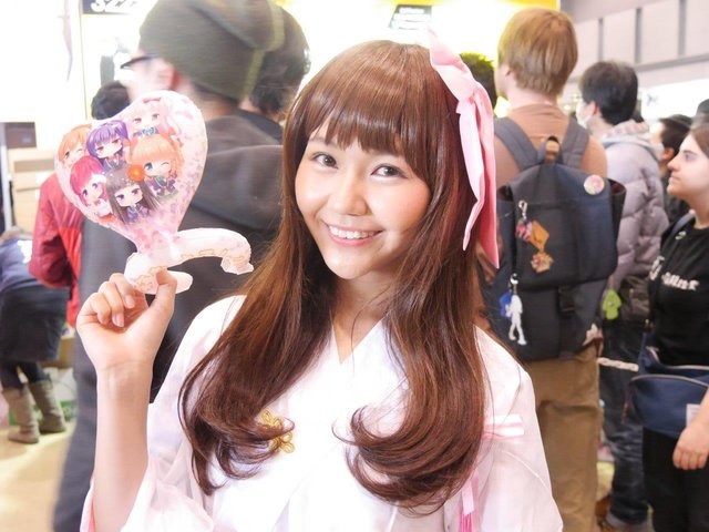 【コミケ91】企業ブースを彩った美女たちを写真100枚でお届け！