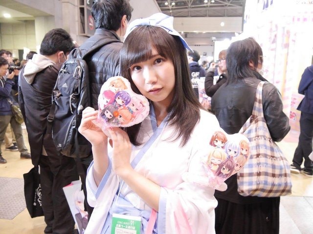 【コミケ91】企業ブースを彩った美女たちを写真100枚でお届け！