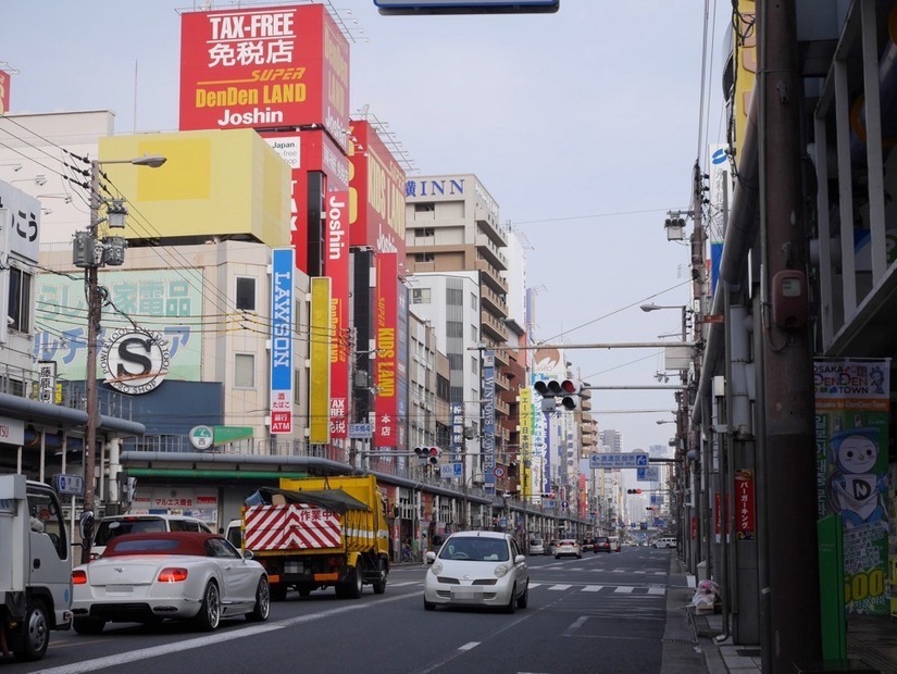 大阪の電気屋街、日本橋・でんでんタウンの初売りセールをチェック