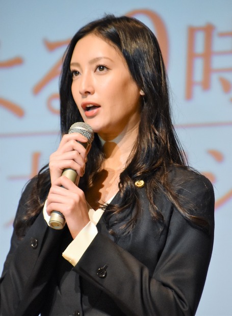 TBS日曜劇場『A LIFE～愛しき人～』で菜々緒は病院の顧問弁護士を演じる
