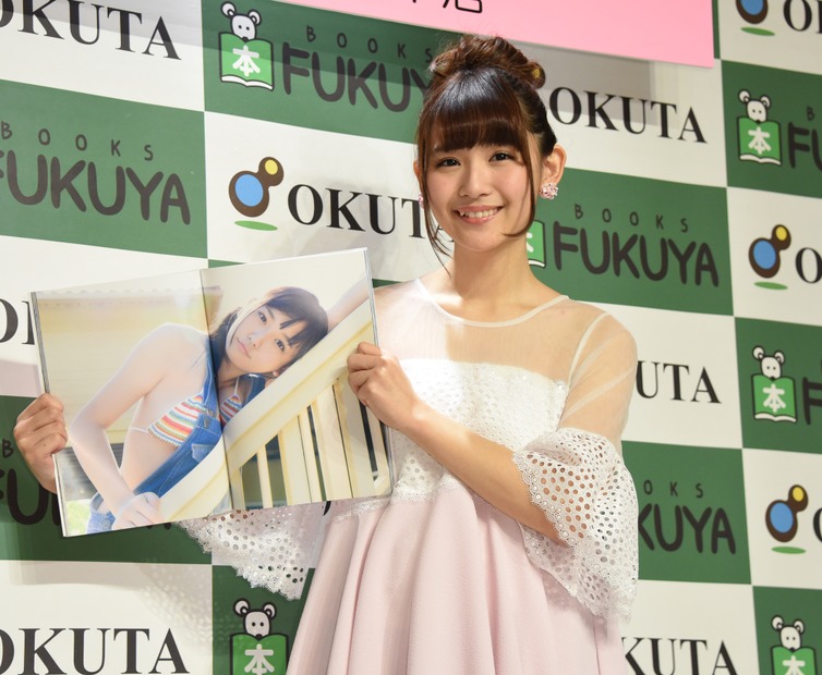 浅川梨奈、水着に抵抗なくなった！「むしろ今では正装」