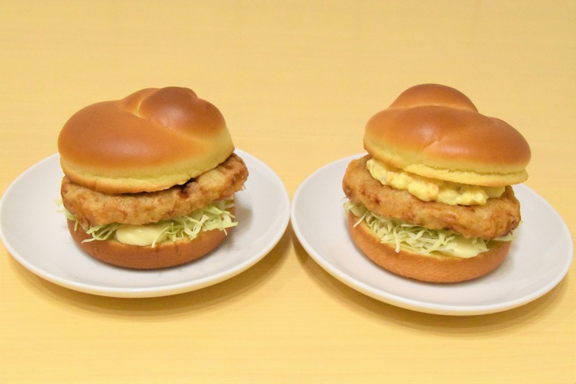 写真左「チキンタツタ」、写真右「チキンタルタ」