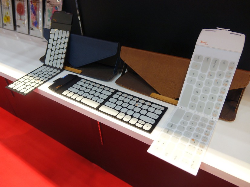 超薄型の折りたたみ型ポケットサイズキーボードが展示中……ギフト・ショー