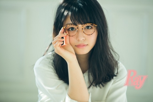 乃木坂46・白石麻衣、『Ray』4月号で等身大の日常を披露