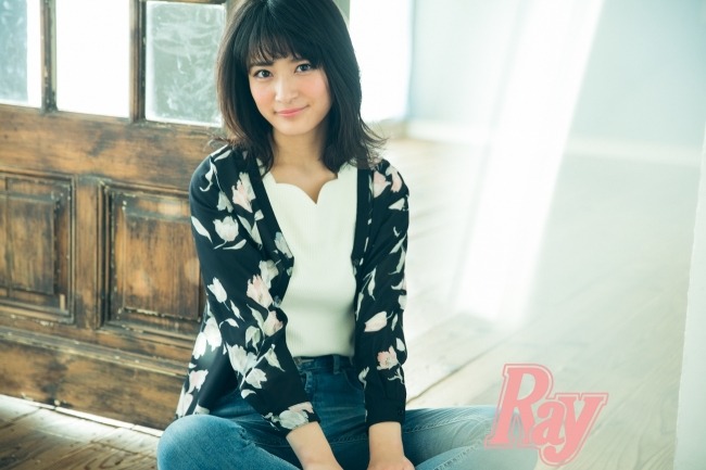 乃木坂46・白石麻衣、『Ray』4月号で等身大の日常を披露