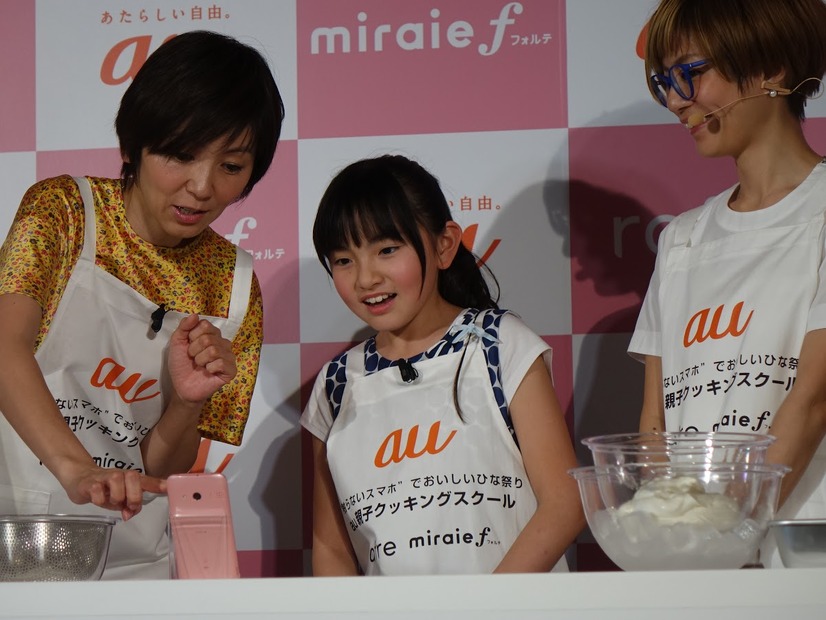 渡辺満里奈と鈴木梨央、あまこようこ（撮影：編集部）