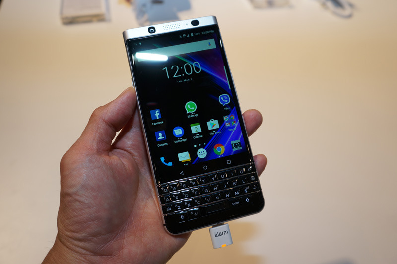 ブラックベリーの「KEYone」
