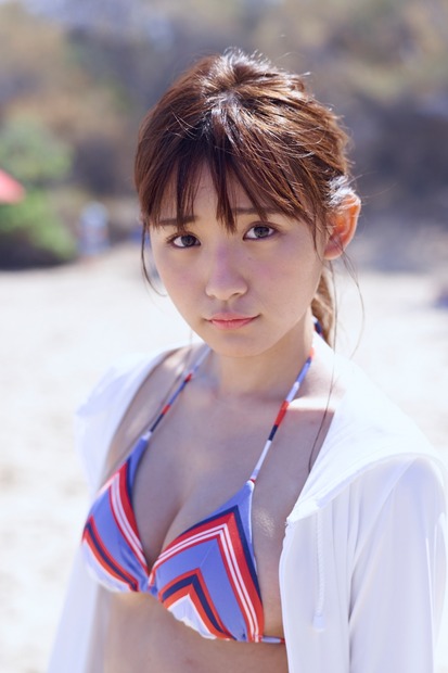 スパガ浅川梨奈がハワイ島でのグラビアを公開