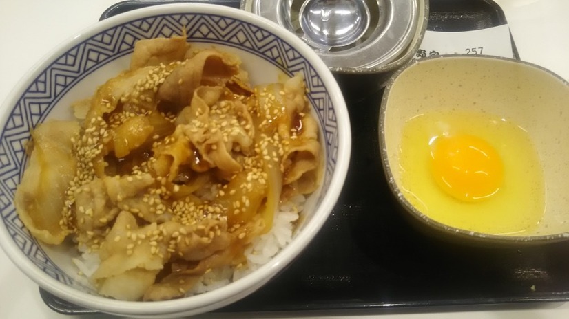 吉野家、にんにくを利かせた新商品「豚スタミナ丼・豚スタミナ定食」発売！