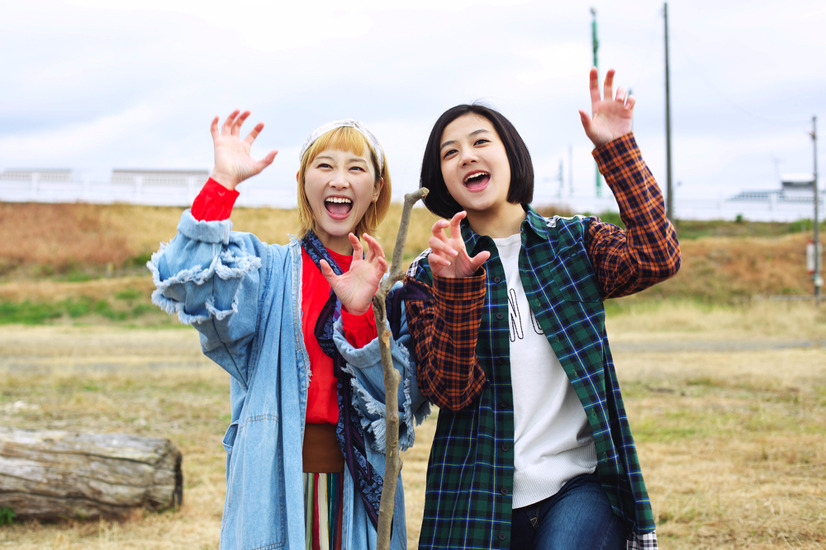 清水富美加と松井玲奈が漫才コンビに挑戦！映画「笑う招き猫」の予告編・ポスターが解禁に
