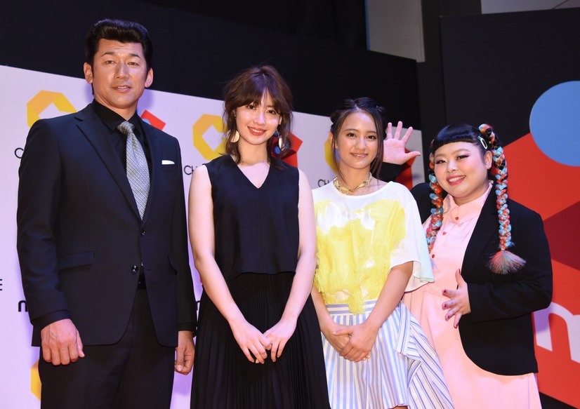 三浦大輔、小嶋陽菜、岡田結実、渡辺直美（撮影：竹内みちまろ）