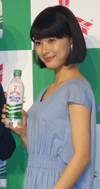 芳根京子、30センチ髪をバッサリ！「好評で嬉しいです」