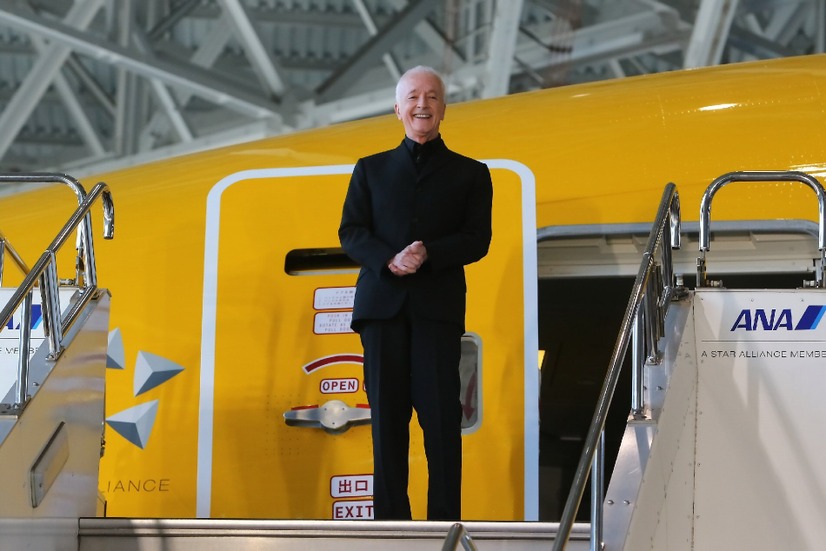 ANA、特別塗装機「C-3PO ANA JET」公開！アンソニー・ダニエルズも登場