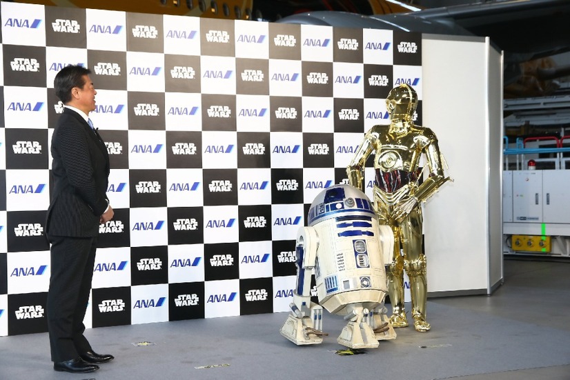 ANA、特別塗装機「C-3PO ANA JET」公開！アンソニー・ダニエルズも登場