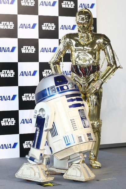 ANA、特別塗装機「C-3PO ANA JET」公開！アンソニー・ダニエルズも登場