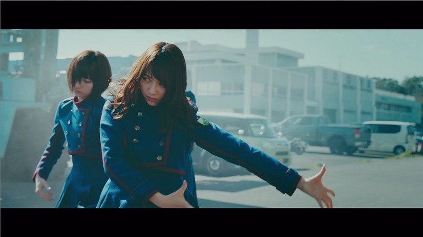欅坂46、4thシングル「不協和音」フルMV公開！　攻撃的なダンスは必見