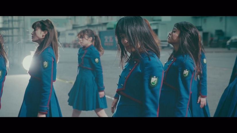 欅坂46、4thシングル「不協和音」フルMV公開！　攻撃的なダンスは必見