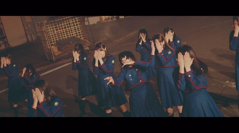 欅坂46、4thシングル「不協和音」フルMV公開！　攻撃的なダンスは必見