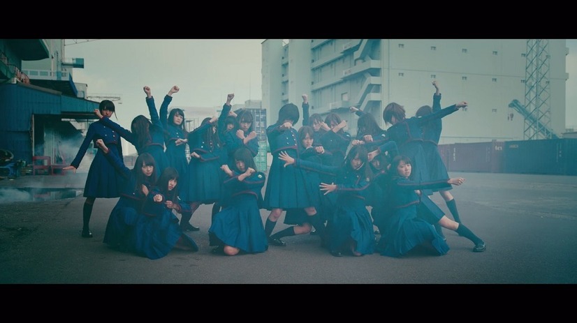 欅坂46、4thシングル「不協和音」フルMV公開！　攻撃的なダンスは必見