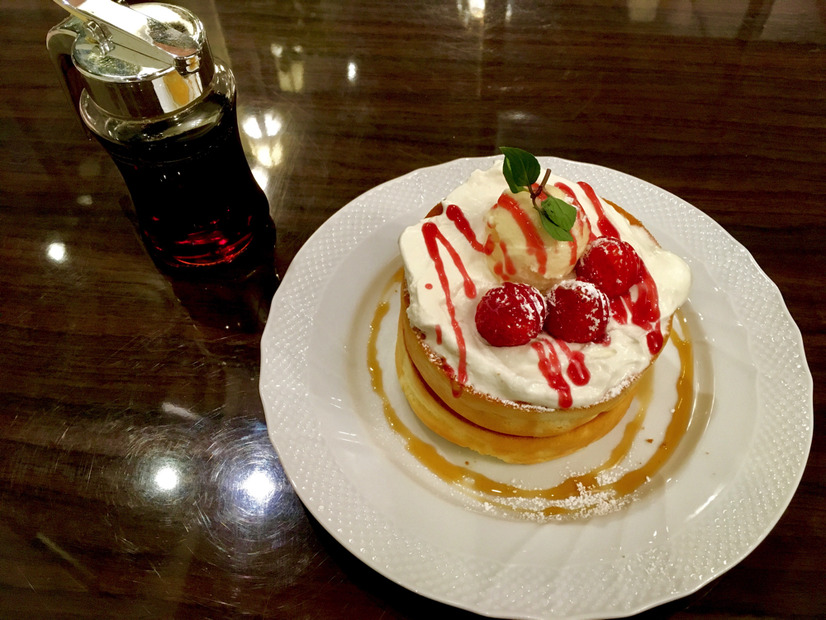 抜群のおいしさ！星乃珈琲店「苺とふんわりクリームのスフレパンケーキ」を食べてきた