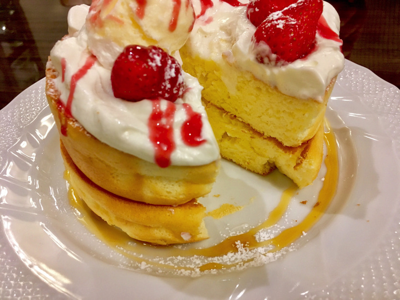 抜群のおいしさ！星乃珈琲店「苺とふんわりクリームのスフレパンケーキ」を食べてきた