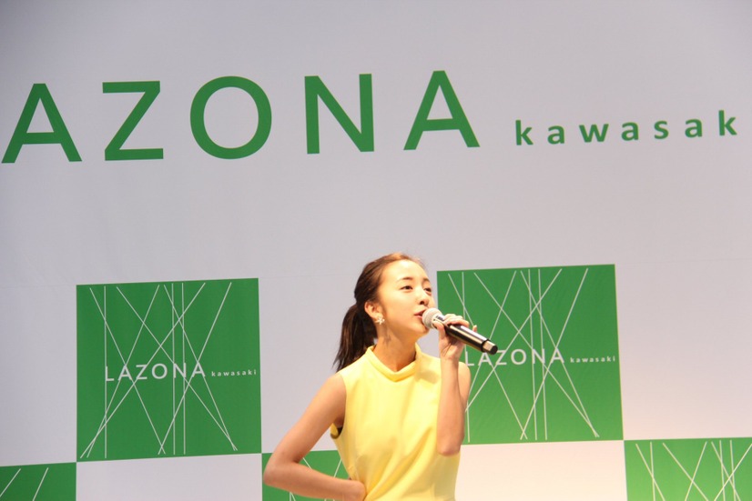 板野友美、新曲初披露「私の曲では珍しい爽やかな曲」