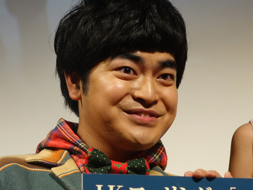 河北麻友子、背中ぱっくりセクシー衣装で登場「1920年代のビンテージ感のあるワンピで」