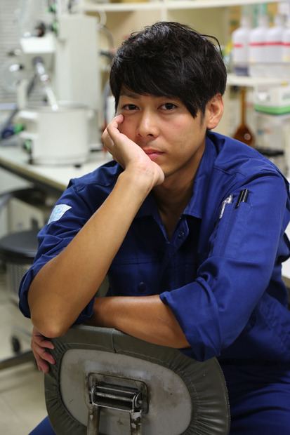 異色！製造業の若手男子にスポットをあてた写真集『あだち工場男子』が発売中