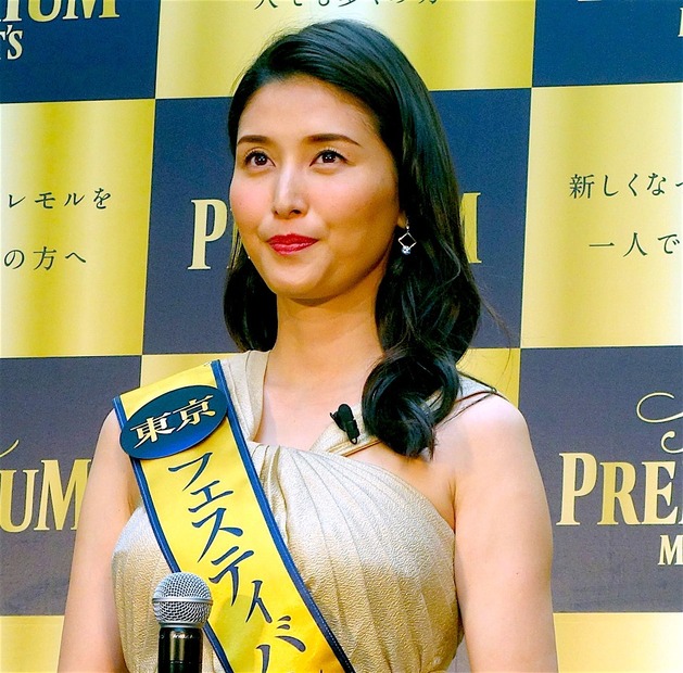 橋本マナミ、谷間セクシーなナース姿を披露！「うわぁドキドキする」