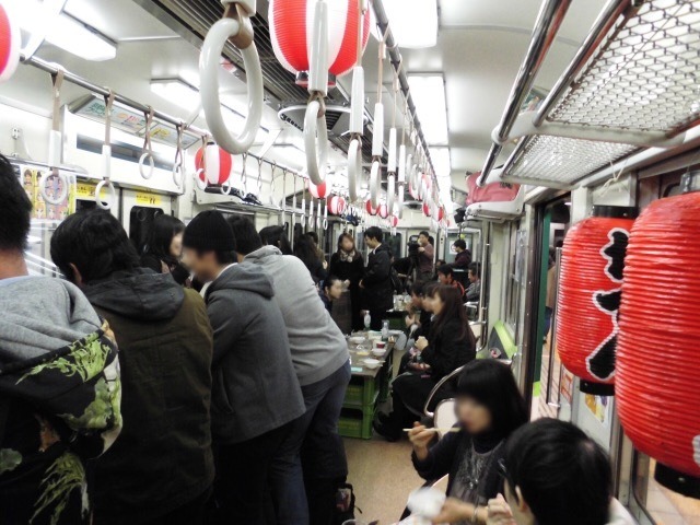 京阪電車の車内やホームが居酒屋に！人気イベントが再び期間限定で登場