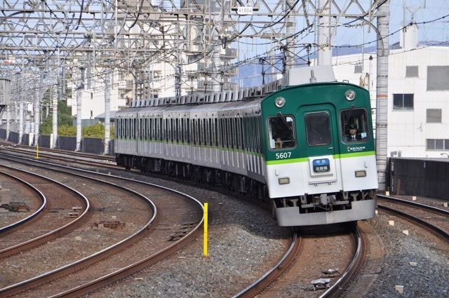 京阪電車の車内やホームが居酒屋に！人気イベントが再び期間限定で登場