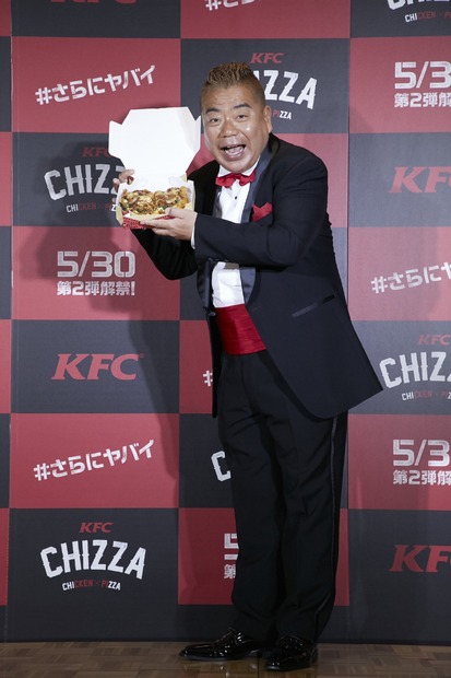 出川哲郎、KFCの新製品を独特の食レポ！「もはや何を食べているのか分からない」