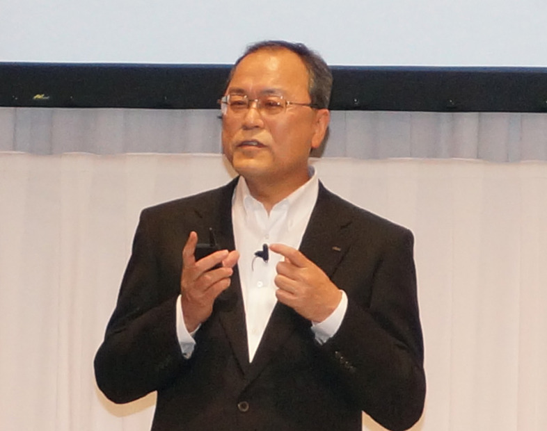 KDDIの田中社長も登壇