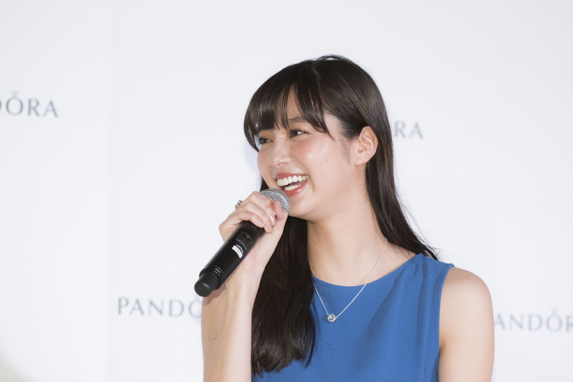 新川優愛、筧美和子とのラブラブっぷりを明かす「会えないときはお風呂で2時間くらい電話」