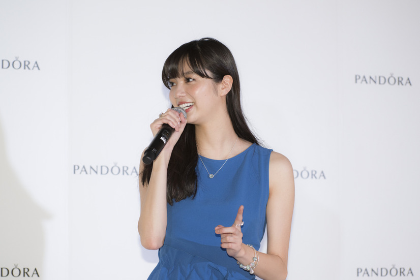 新川優愛、筧美和子とのラブラブっぷりを明かす「会えないときはお風呂で2時間くらい電話」