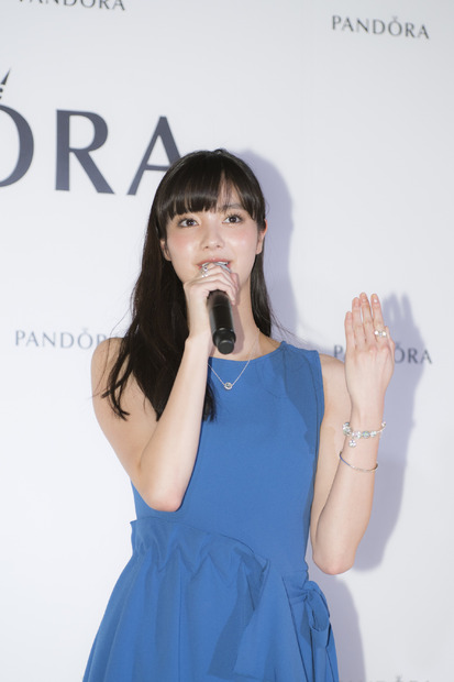 新川優愛、筧美和子とのラブラブっぷりを明かす「会えないときはお風呂で2時間くらい電話」