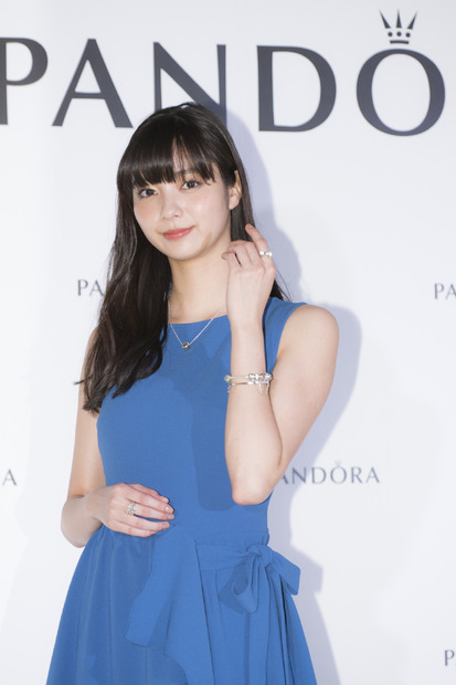 新川優愛、筧美和子とのラブラブっぷりを明かす「会えないときはお風呂で2時間くらい電話」