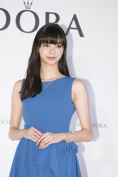 新川優愛、筧美和子とのラブラブっぷりを明かす「会えないときはお風呂で2時間くらい電話」