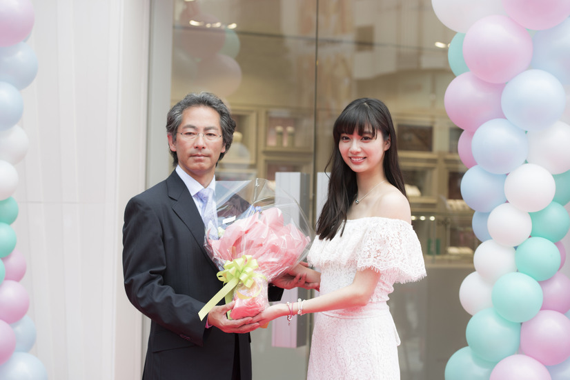 新川優愛、筧美和子とのラブラブっぷりを明かす「会えないときはお風呂で2時間くらい電話」