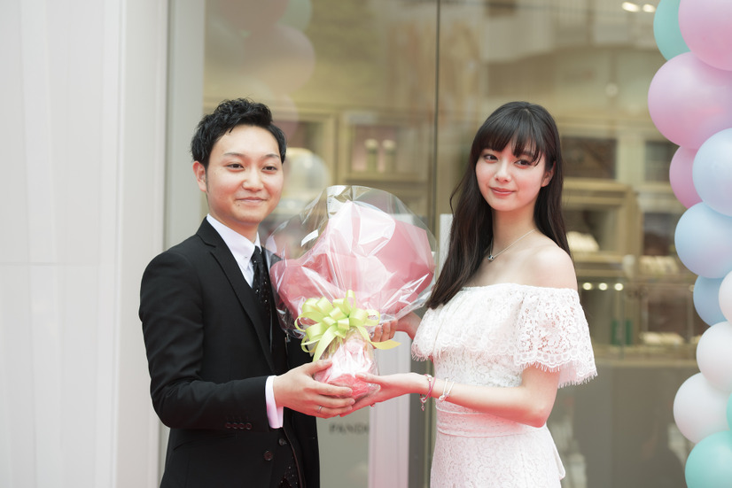 新川優愛、筧美和子とのラブラブっぷりを明かす「会えないときはお風呂で2時間くらい電話」