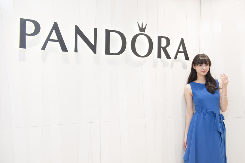 新川優愛、筧美和子とのラブラブっぷりを明かす「会えないときはお風呂で2時間くらい電話」