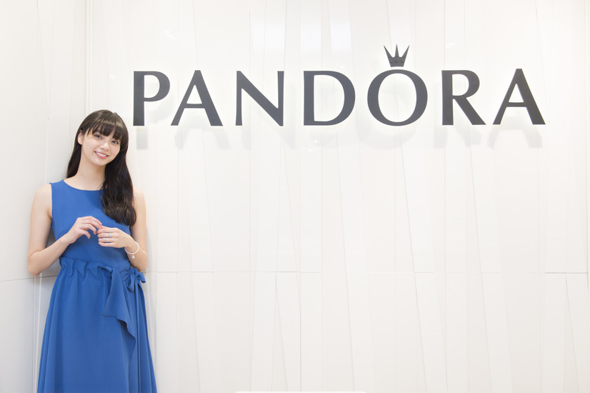 新川優愛、筧美和子とのラブラブっぷりを明かす「会えないときはお風呂で2時間くらい電話」