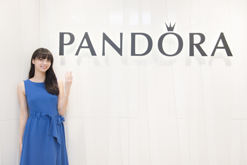 新川優愛、筧美和子とのラブラブっぷりを明かす「会えないときはお風呂で2時間くらい電話」
