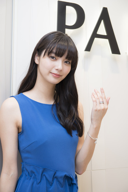 新川優愛、筧美和子とのラブラブっぷりを明かす「会えないときはお風呂で2時間くらい電話」