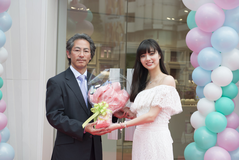 新川優愛、筧美和子とのラブラブっぷりを明かす「会えないときはお風呂で2時間くらい電話」
